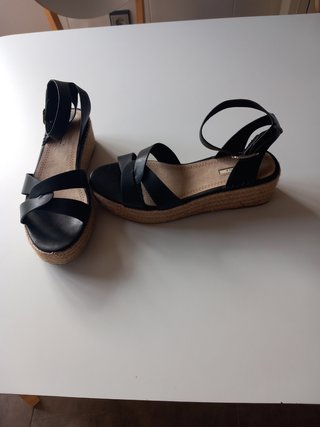 Sandalias negras plataforma esparto