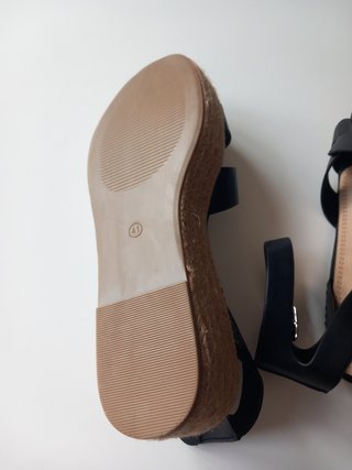 Sandalias negras plataforma esparto