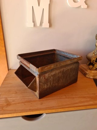 Cajón metálico antiguo