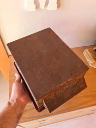 Cajón metálico antiguo