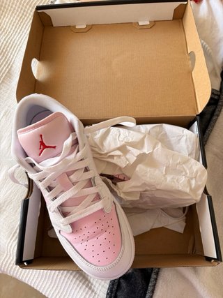 Zapatillas Jordan Niña Rosa y Blanco