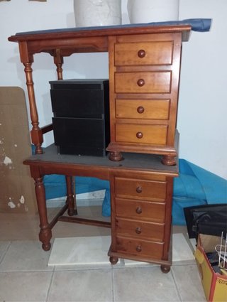 Escritorio madera con cajones
