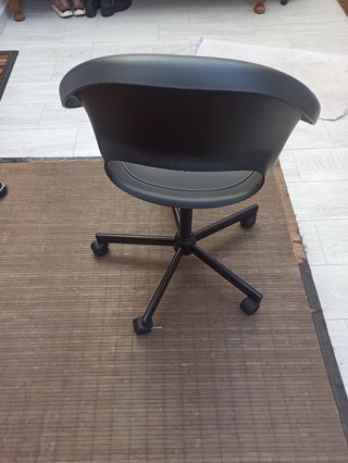 Silla de escritorio negra moderna