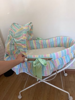 Culla in vimini per neonato con ruote