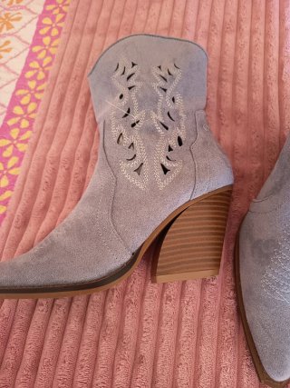 Botas de tacón con bordado