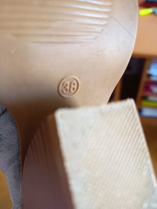 Botas de tacón con bordado