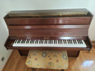 Piano Dietmann de pared