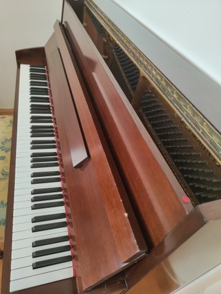 Piano Dietmann de pared