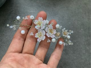 Gargantilla con flores y perlas