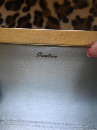 Guerlain . Bolso de fiesta dorado
