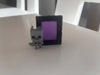 Esqueleto Minecraft Kinder Joy Portal Morado