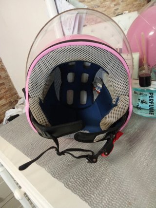 Casco de moto rosa JFM