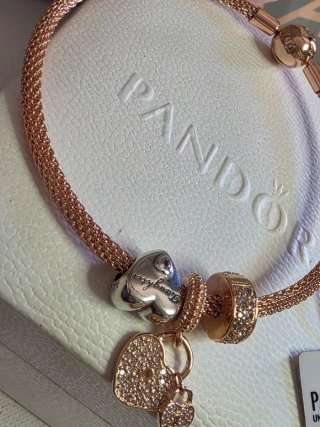 Pulsera Pandora Oro Rosa con 2 Charms+clip