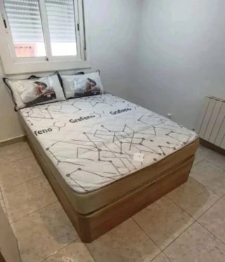 Canapé de madera con colchones viscoelástica