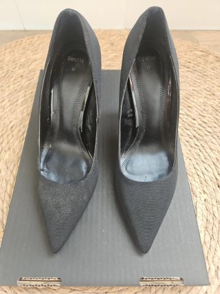 Zapatos negros sin uso. Talla 37.