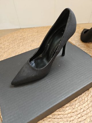Zapatos negros sin uso. Talla 37.