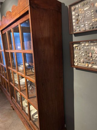 Vitrina LUZIO madera teca y cristal 285x45x205h