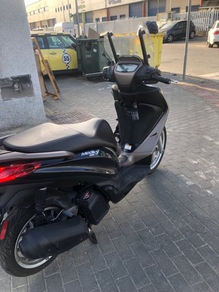 Piaggio Medley 125 2022 con caida