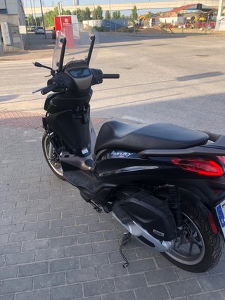 Piaggio Medley 125 2022 con caida