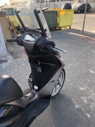 Piaggio Medley 125 2022 con caida
