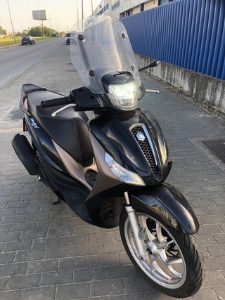 Piaggio Medley 125 2022 con caida