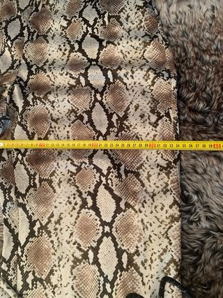 Pantalones anchos estampado serpiente