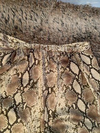 Pantalones anchos estampado serpiente