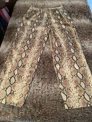 Pantalones anchos estampado serpiente