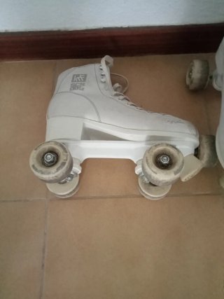 Pattini a rotelle bianchi, nr 39
