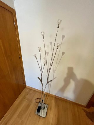 Lámpara de pie moderna plateada