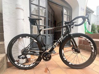 Bicicleta Gravel Factor LS
