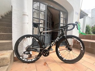 Bicicleta Gravel Factor LS