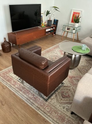 Sillón de piel marrón