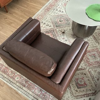 Sillón de piel marrón