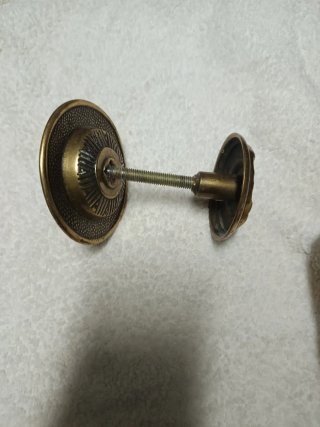Tirador de latón antiguo 8,5x6