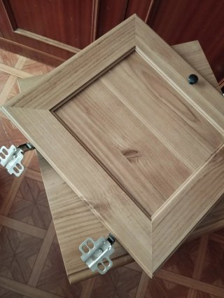 Mesita de noche de madera