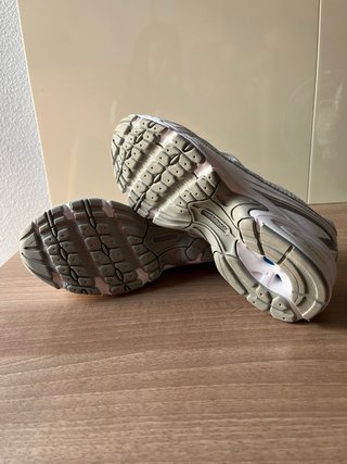 Zapatillas New Balance 740 Plata y Blanco