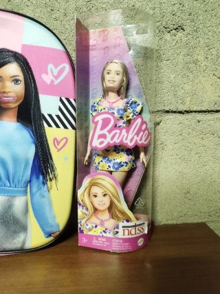 Set Barbie Zainetto, Ombrello e Bambola