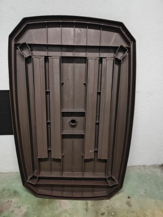Mesa de jardín y 4 sillas de plástico