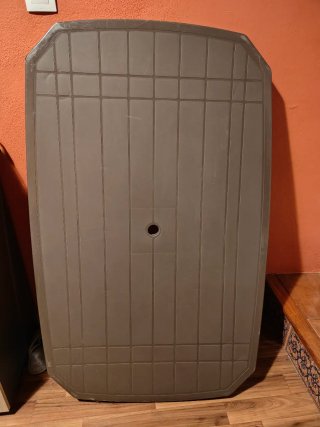 Mesa de jardín y 4 sillas de plástico
