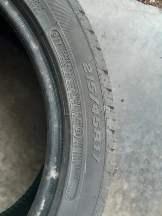 Neumáticos 215/45R17