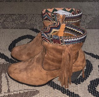 Botines Marrones con Detalles Multicolor