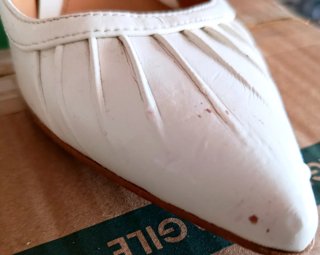 Zapatos de tacón blancos