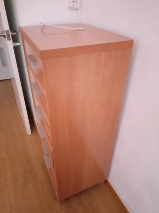 Sinfonier y mesitas de noche de madera