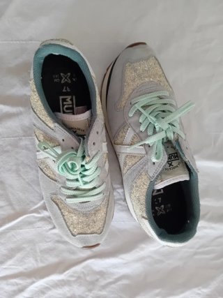 Zapatillas Mujer Munich Grises y Plateadas