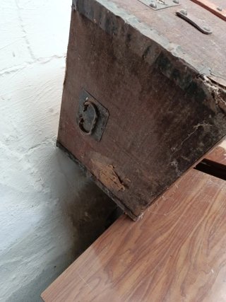 Baúl antiguo para piezas