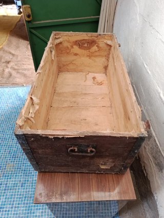 Baúl antiguo para piezas