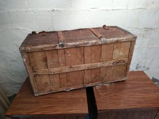 Baúl antiguo para piezas