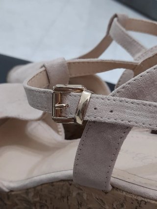 Sandali beige camoscio con ricami