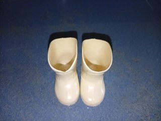 ANTIGUAS BOTAS BLANCAS MUÑECA NANCY FAMOSA